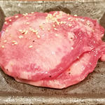 厚切り上タン(炭火焼肉 虎徹)