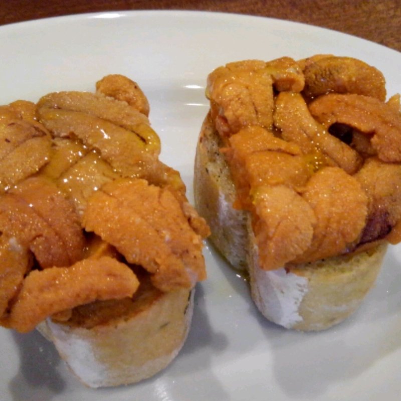 ウニのブルスケッタ(オステリア メグロ)