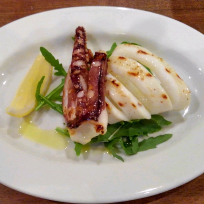 スルメイカの丸焼き(オステリア メグロ)