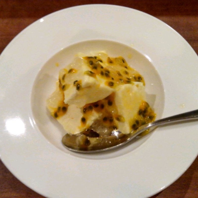 パッションフルーツのセミフレッド(オステリア メグロ)