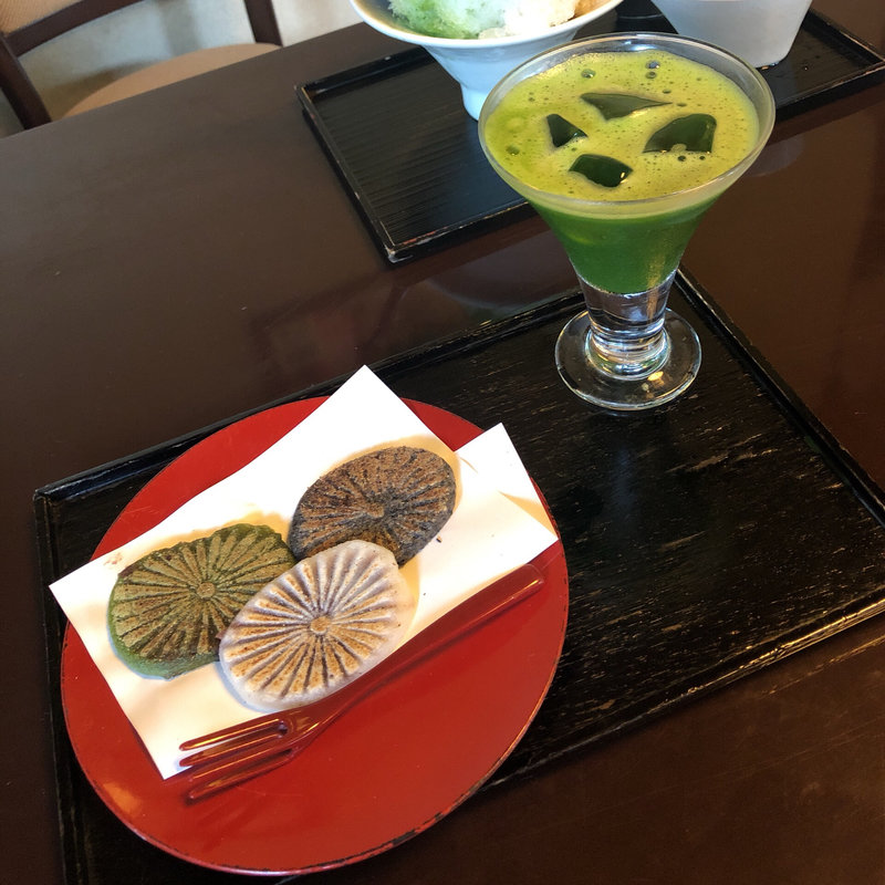 宇治冷抹茶と滝の焼餅(和田乃屋 本店 （わだのや）)