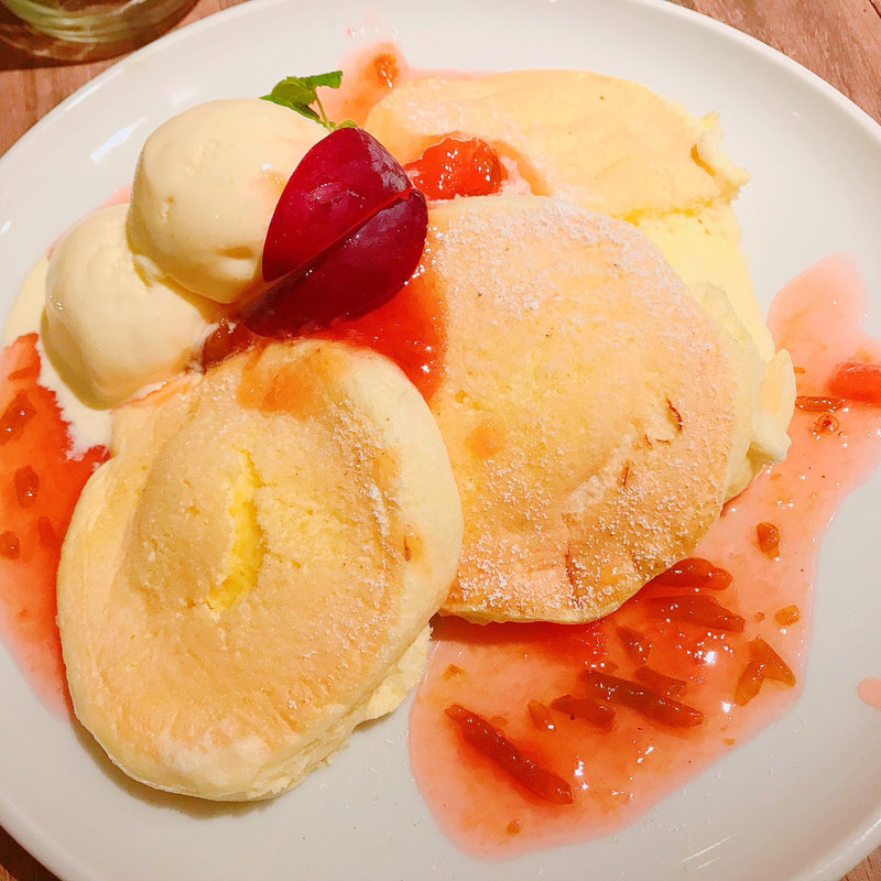 プラムのパンケーキ(グッドリビング アンド グッドコーヒー)