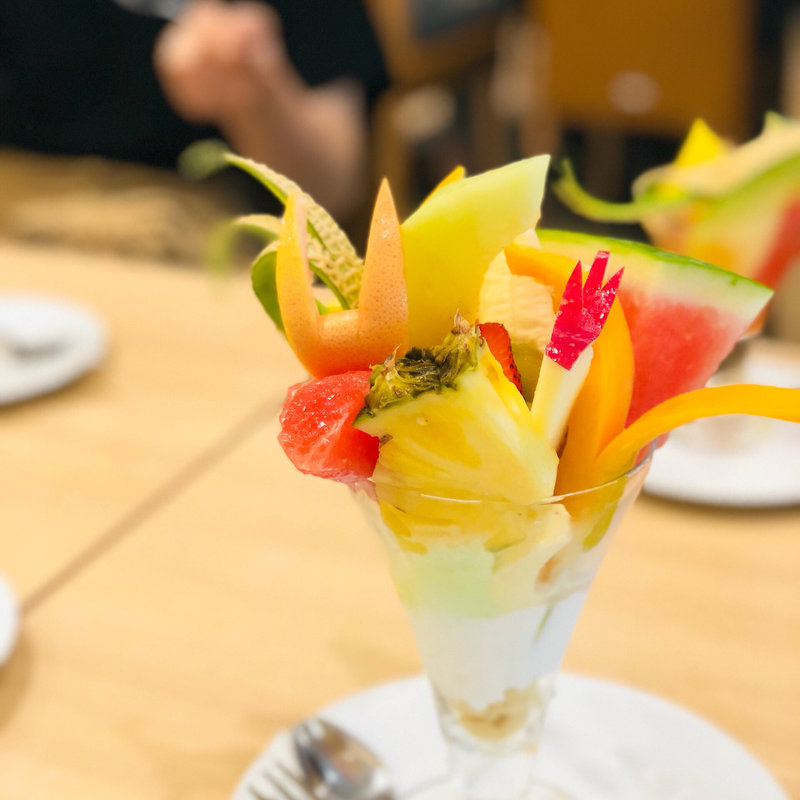 フルーツパフェ(果実園 リーベル 新宿店)