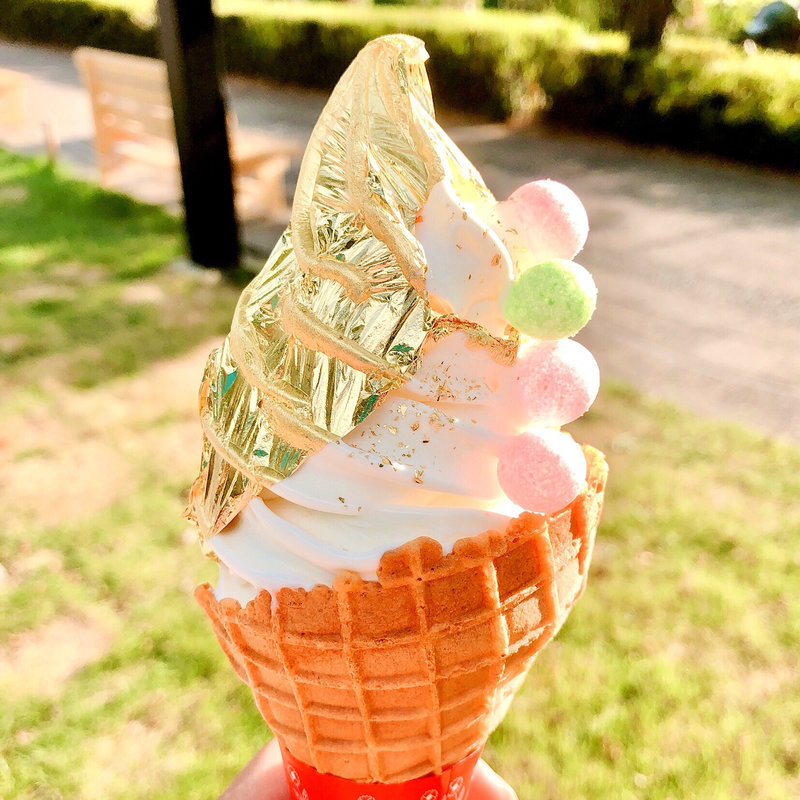 幸せの金シャチソフトクリーム(saien)