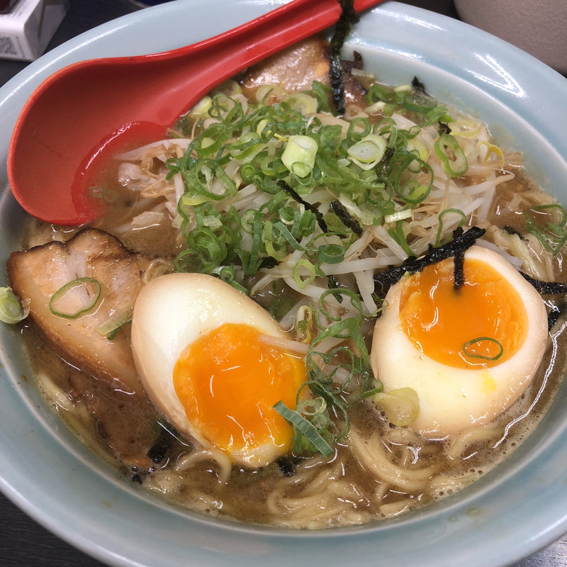 ツボ味噌ラーメンに卵入り(つぼ)