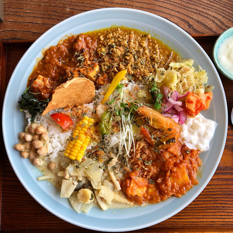 4種あいがけカレー(アジアごはんとスパイスカレー アドゥマン )