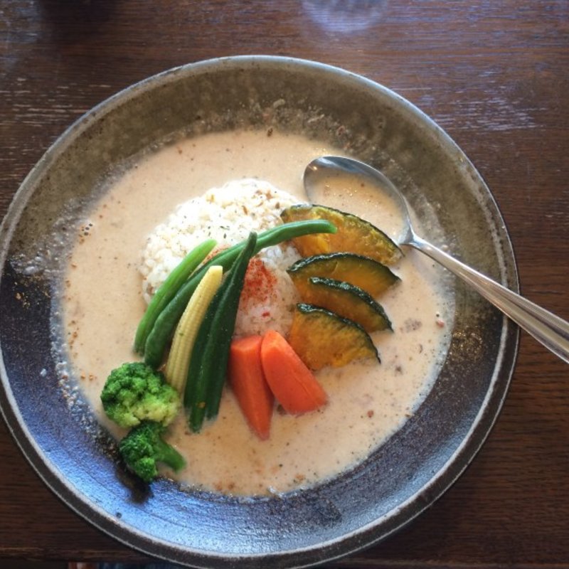 野菜カレーランチ、サラダ・ドリンク付き(あちゃ )