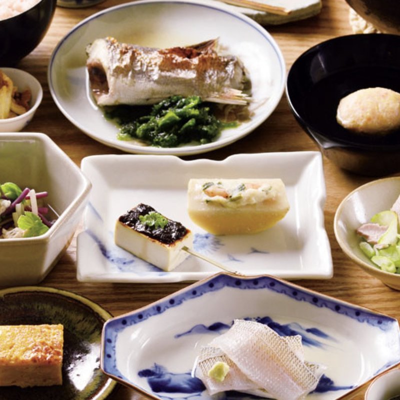 おまかせコース（芝海老そぼろごはん、お味噌汁、利休卵、セイゴの酒塩焼き、芝海老しんじょう、浜防風と浅利のお浸し、筍羹と豆腐の木の芽田楽、なまり節と白瓜の酢の物、玉子焼き、鱚の酒びて、小肌の辛子醤油和え）(食事 太華 （タイカ）)