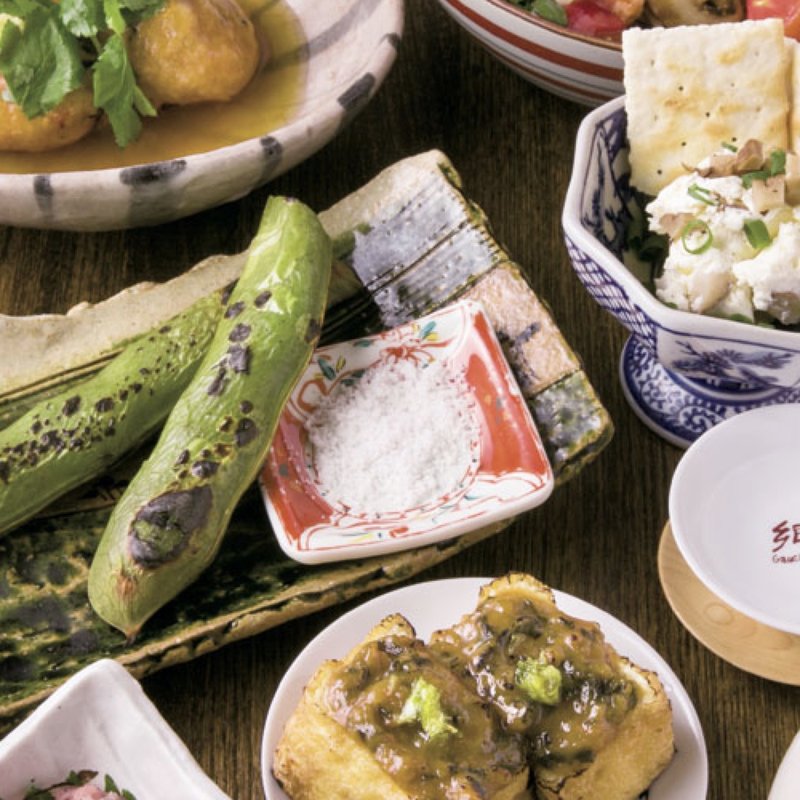 コースの一例（自然薯と桜海老真丈、八幡平マッシュルームサラダ、秋田いぶりがっこチーズ、鹿児島焼きそら豆、ねぎとろ山形「だし」醬油、厚揚げばっけ味噌焼き）(郷酒（Gauche）郷土料理と日本酒のお店)