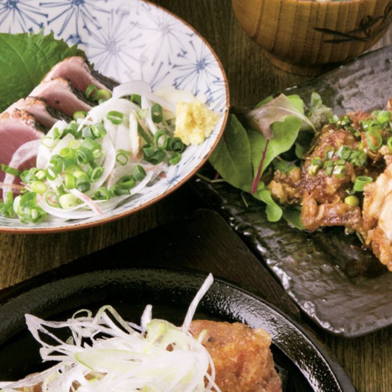 鮪あかもくとろろ飯、黒胡麻ミルクアイス、味噌汁、炙りたて初かつお叩き、岩手二戸あべどり香味揚げ、岩手花巻 白金豚鉄板焼きすりおろし野菜ソース(郷酒（Gauche）郷土料理と日本酒のお店)