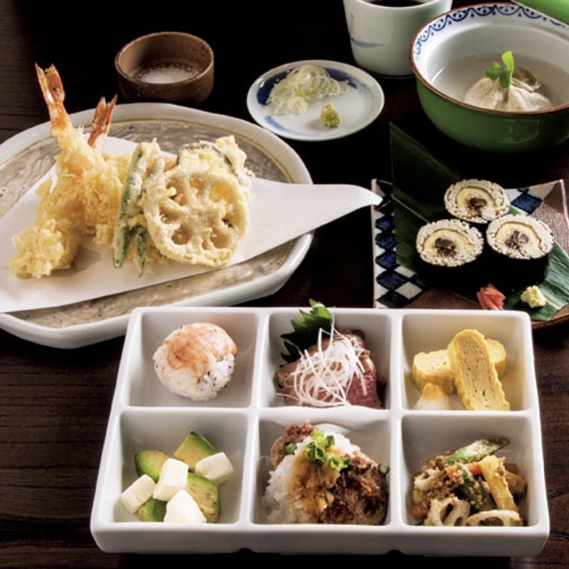 そば遊膳（ 季節の前菜6種盛り そば寿司 そばがき 季節の天ぷら盛り合せ せいろうそば）(東京赤坂 やぶそば)