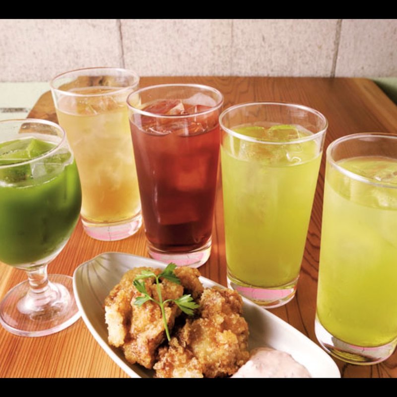 抹茶×焼酎、阿波晩茶×ウイスキー、アールグレイ×カシス、玄米茶×焼酎、茎茶×ジン(茶割)