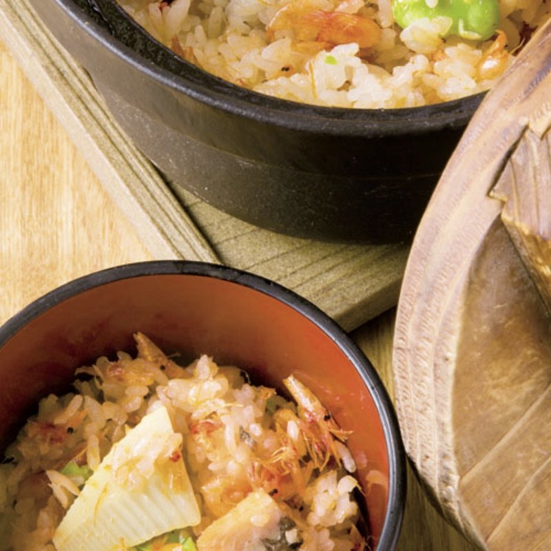 桜海老の土鍋ご飯（写真は2人前）(新橋 堤)