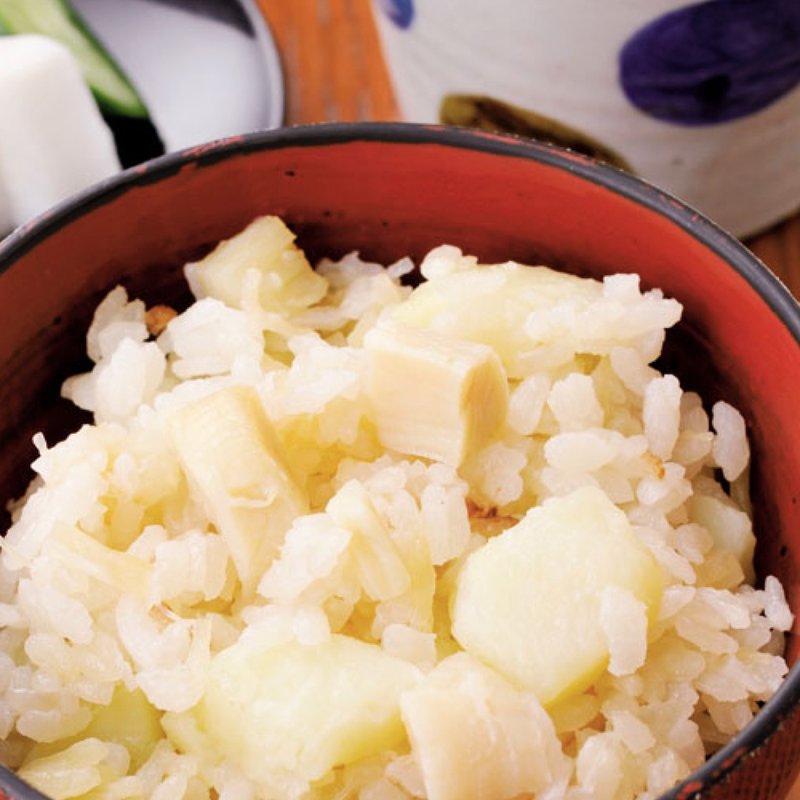 新じゃがとホタテの炊き込みご飯(日本酒 食楽 太太太)