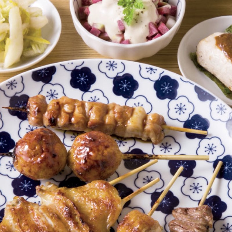 猪鹿蝶コースの一例（本日の逸品（自家製レバーペースト）、季節のおしんこ、角切り野菜の味噌バーニャ、鶏コンソメスープ、おっぱい、もも、つくね、手羽、皮もも、はつ）(焼鳥ふくなが)