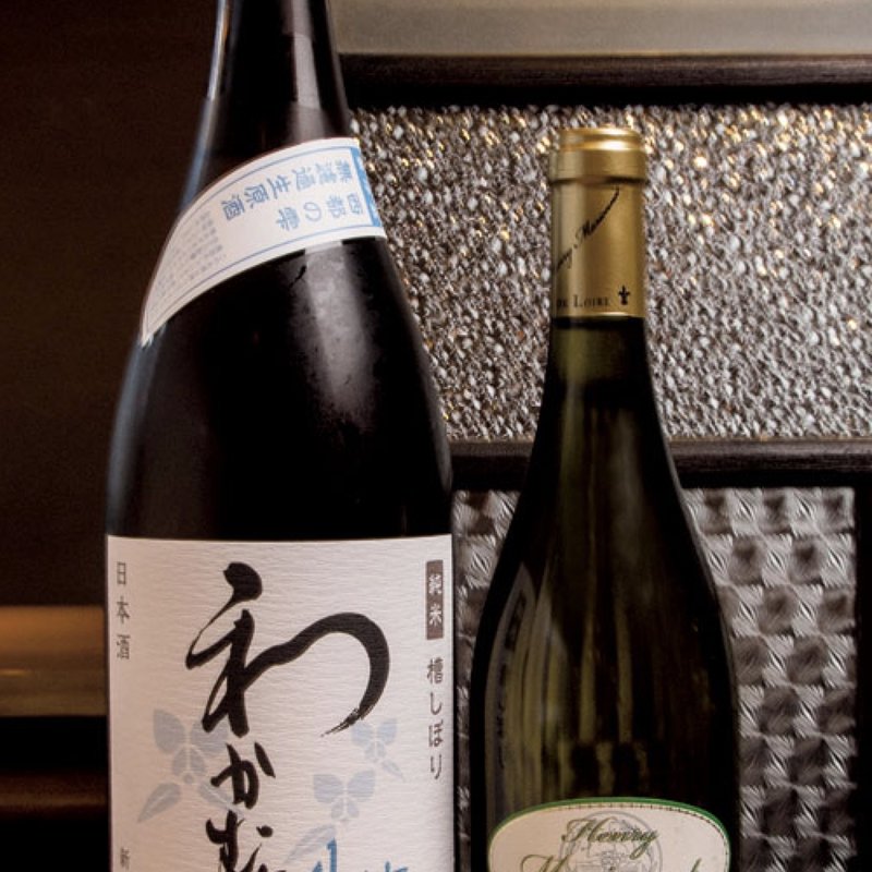 （左）わかむすめ純米無濾過生原酒、（右）トゥーレーヌ•ソーヴィニヨンヴィエイユ•ヴィーニュ(手打そば風來蕎)