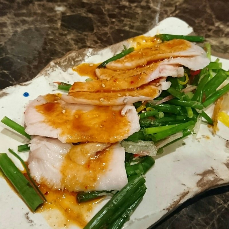 ピリ辛よだれ鶏(肉料理 肉の寿司 okitaya)