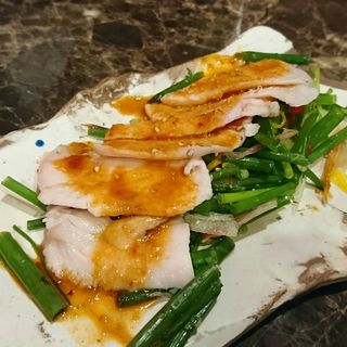 ピリ辛よだれ鶏(肉料理 肉の寿司 okitaya)