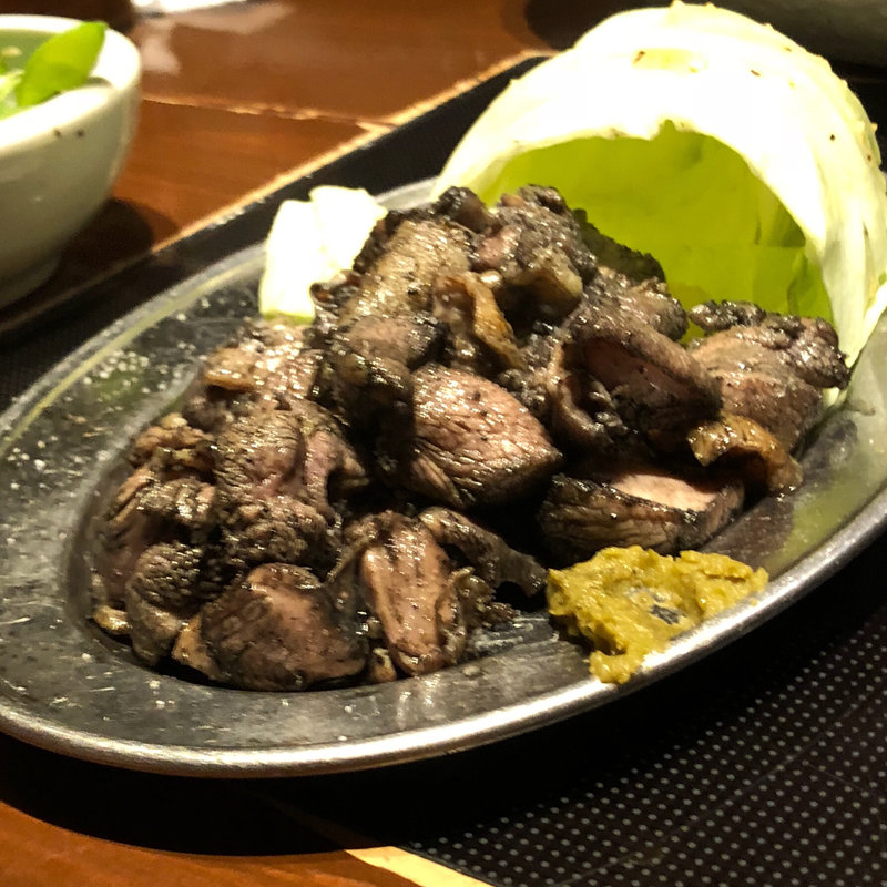 鹿児島直送知覧鶏黒焼 中(とりとうどんと元気な酒　はっぷう 堺店 )