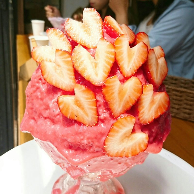 苺のフォーリンラブかき氷(かき氷研究所)