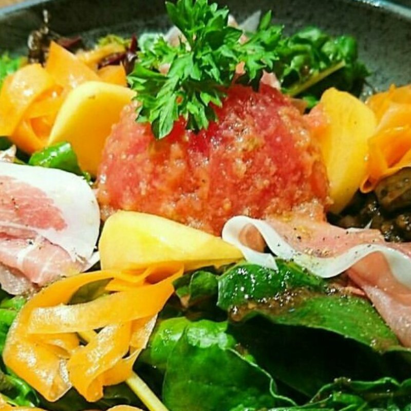 よくばりサラダ(KITCHEN まるしん)