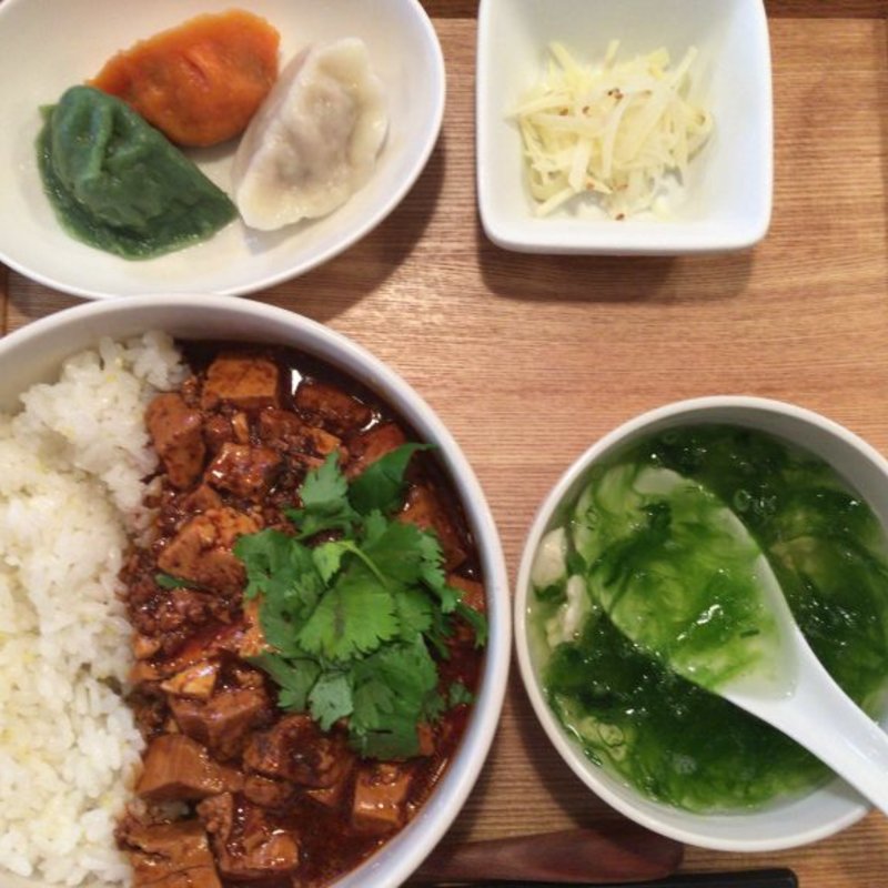 石ラー麻婆豆腐(辺銀食堂 （ペンギンショクドウ）)