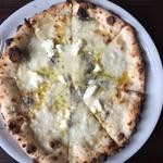 4種のチーズのピッツァ(イタリアンとワインのお店 Secondo Casa （セコンドカーサ）)