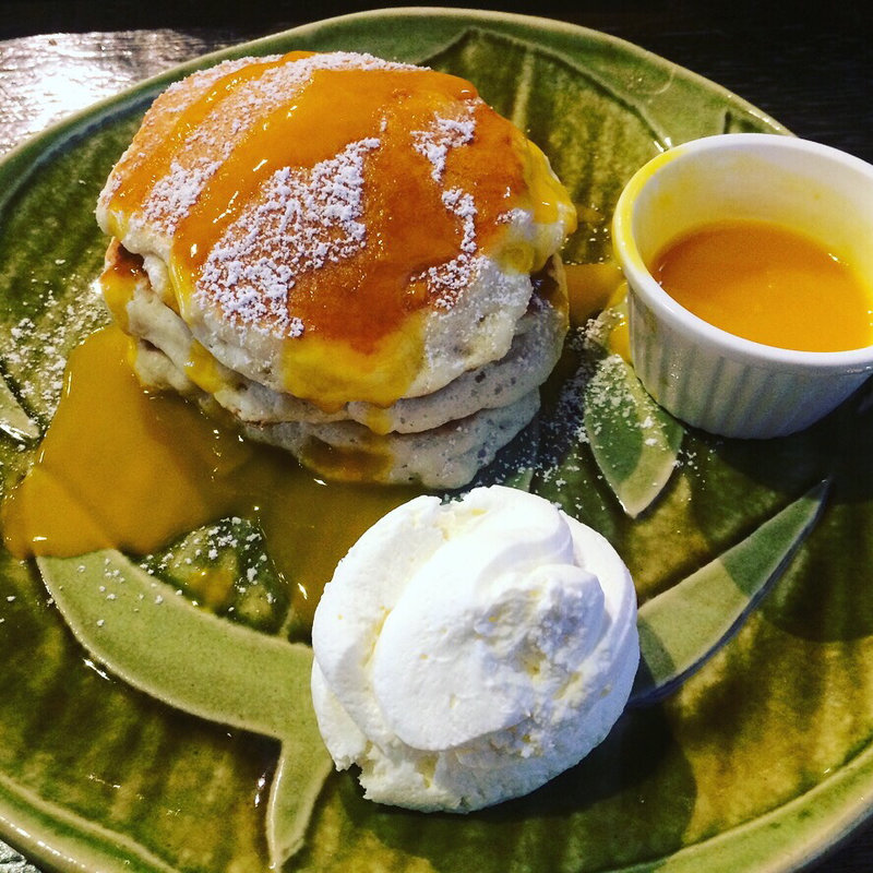 季節のフルーツソースのパンケーキ(フラッフィー （fluffy）)