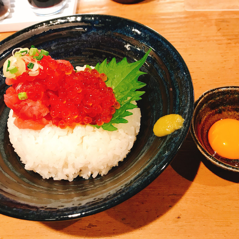 いくらと鮪のすき身丼(波の)