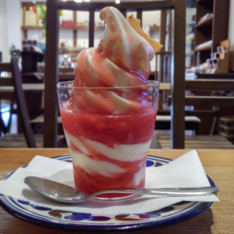 ソフトクリーム苺(ラヴィアンレーヴ （LA VIE UN REVE）)