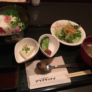 海鮮ユッケ丼(アラマキッチン )