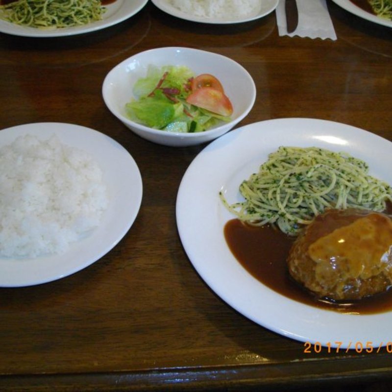 Aランチ　ハンバーグセット(ピクルス )