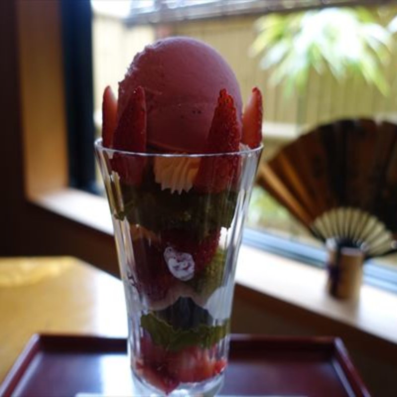 春限定　イチゴパフェ(祇園 )