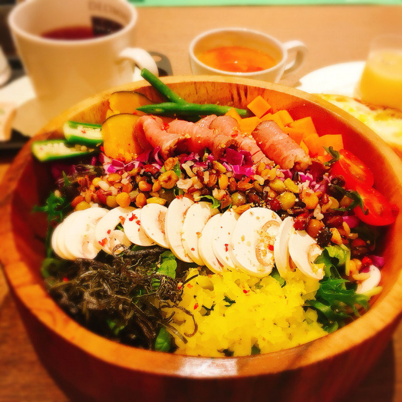 ローストビーフ＆雑穀米サラダランチ(パティスリー＆カフェ デリーモ 東京ミッドタウン日比谷店)