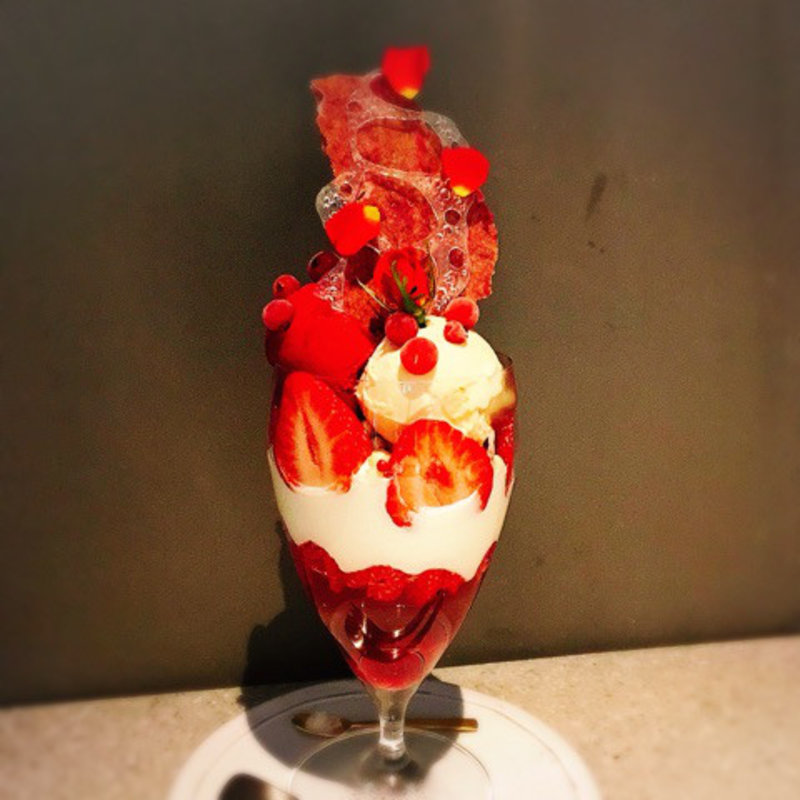 パルフェビジューローズ～ベリーとオリーブオイルジェラートとともに～(PATISSERIE ASAKO IWAYANAGI)