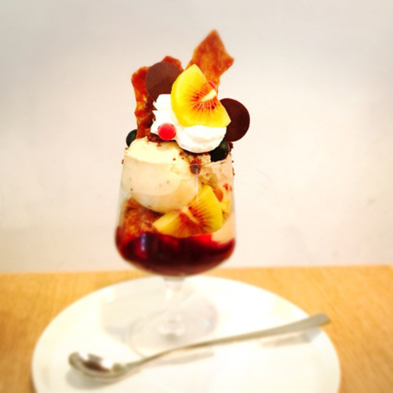 アカイキウイとアールグレイショコラ(パティスリー ビヤンネートル｜BIEN-ETRE PATISSERIE)