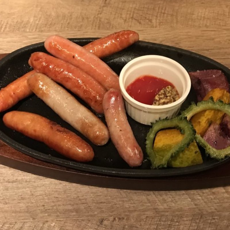 あぐーと琉美豚のソーセージ盛り合わせ(沖縄とんかつ食堂 しまぶた屋 久茂地店)