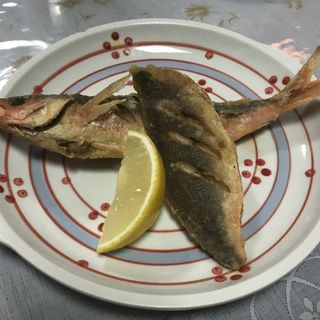 グルクンの唐揚げ(ひらら亭)