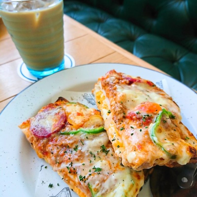 半熟卵たっぷりONIJUSピザトースト(ONIJUS COFFEE VILLAGE)