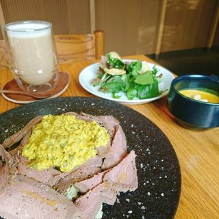 Cset／ビーフ(スモーブロー キッチン ナカノシマ)