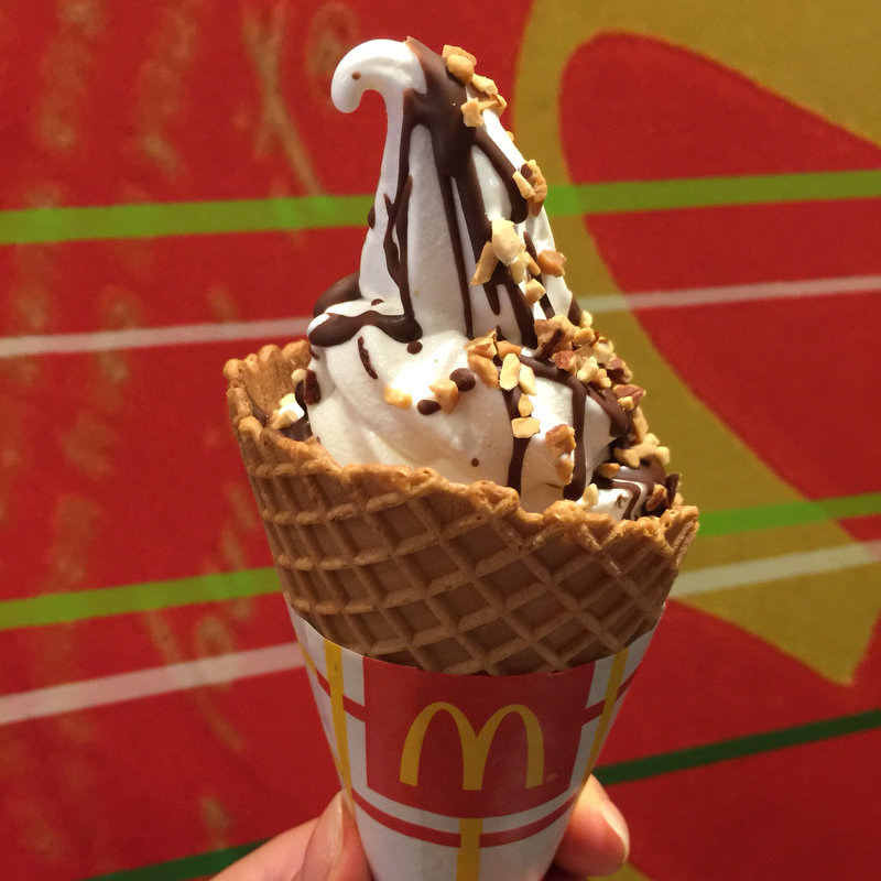 ワッフルコーン チョコ&アーモンド(マクドナルド 人形町店)