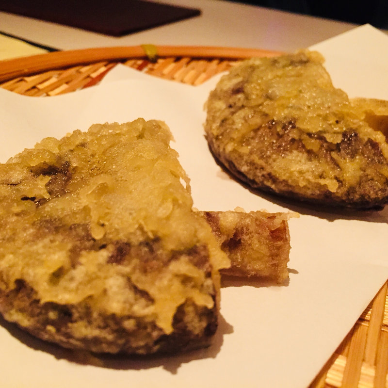 椎茸の天ぷら(ワインと天ぷらMAEYASHIKI)