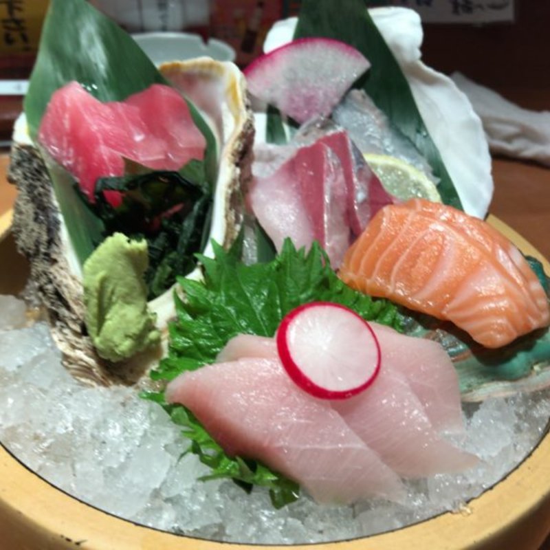 本日のおすすめ刺盛り(浜の漁師居酒屋 こちらまる特漁業部 駅前AKビル店 )