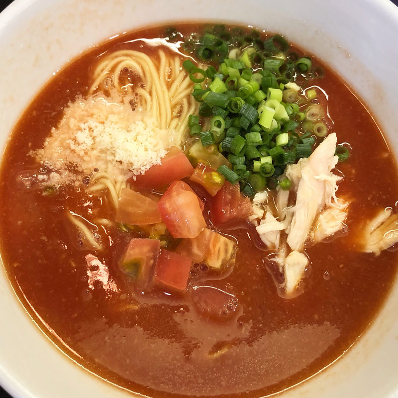 鶏白湯トマトらーめん(ジャパンフードマネジメント蓮田サービスエリア(下り)レストラン)