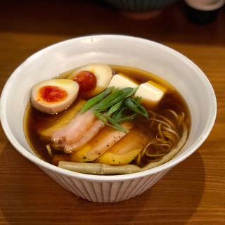 特製醤油ラーメン(いかれたヌードル フィッシュトンズ (いかれたNOODLE Fishtons))
