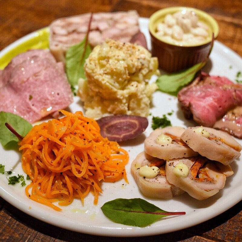 前菜盛り合わせ(Lサイズ)(カルネ&ヴィーノ)