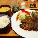 サーロインステーキ＋胡麻鯖定食　（デザート付き）(いっかく食堂 天神店)