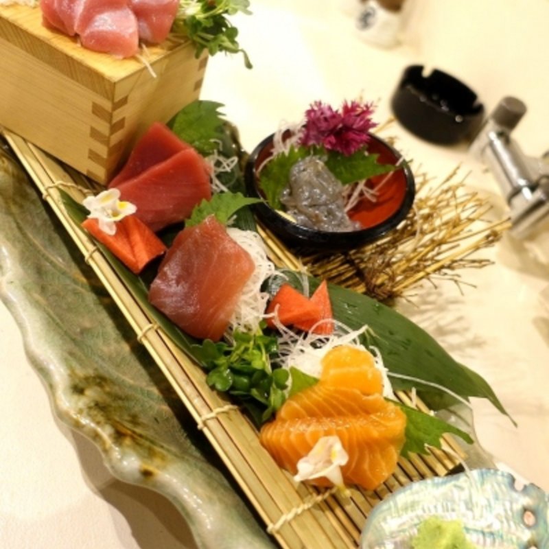 大トロ中トロ赤身マグロ 桶刺し5品盛り(劇場居酒屋 海のダイア 名古屋駅)