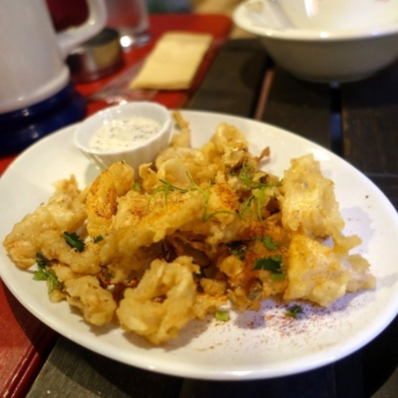 ヤリイカとエリンギのにんにくフリット(石窯屋台食堂 ヴィッコロ)