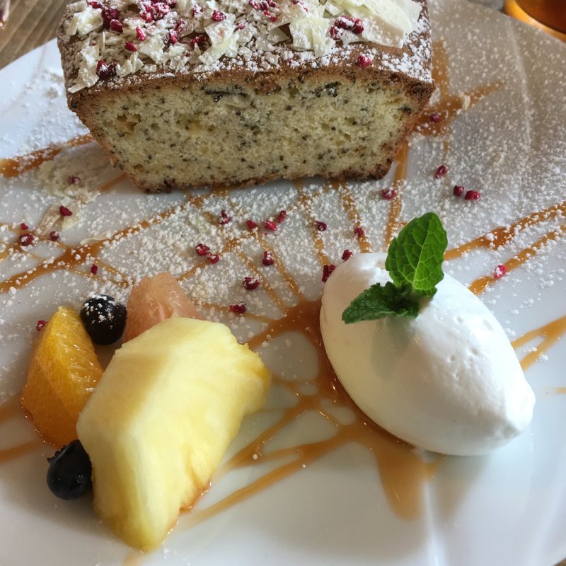 紅茶のケーキ(プラッフィー カフェ)